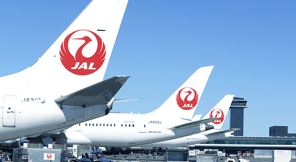 伊丹管制官「滑走路入って、どうぞ」JAL「はい」管制「いいよ着陸」JAL「はい」JAL「はいじゃないが」