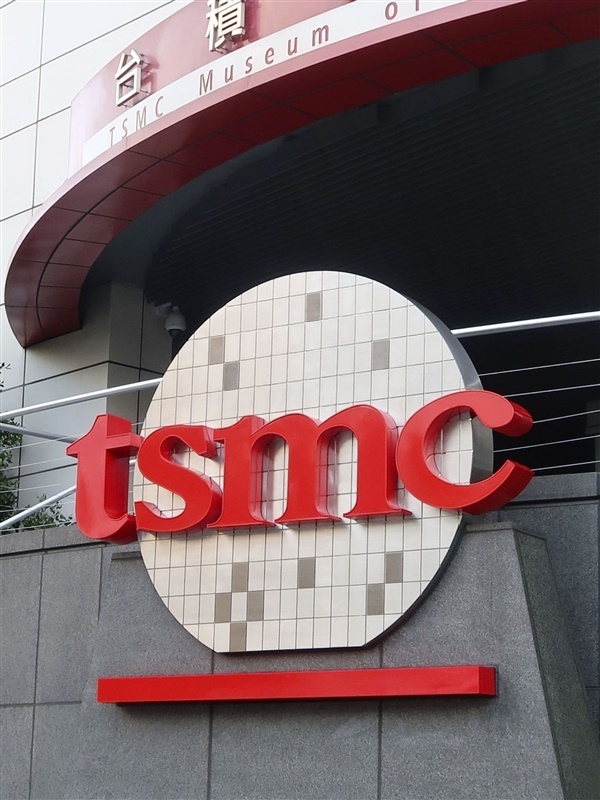 TSMC、脱「台湾集中」急ぐ　日米欧で生産2割底上げ