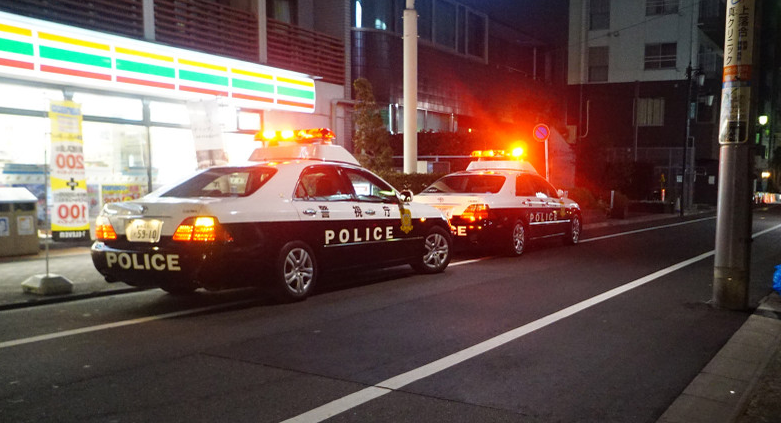 【大阪・河内長野】コンビニに包丁持った男　店員が包丁はたき落として押さえ込み…現行犯逮捕　常連客が110番の連係プレー