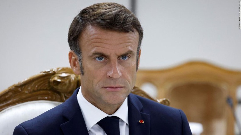 フランス　解散総選挙へ　右派勢力躍進