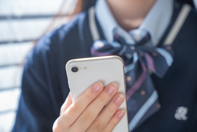 【ネット】女子中学生「みんな彼氏いてセッ○スしてるから、焦っちゃって…妊娠したかも」…母親、SNSで真実知る