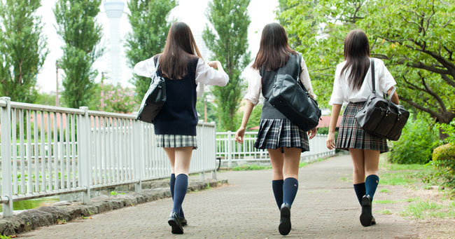 女子高生をめぐって小学教諭ち○ぽと土木関係者の土木ち○ぽが三角関係。教諭が土木に殴られ発覚