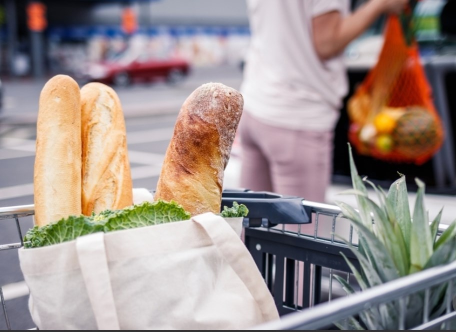 【節約】買い物の度に有料の「レジ袋」を購入しています。「エコバッグ」を買うより安いと思うのですが…。1年でどれだけの費用になるでしょうか？