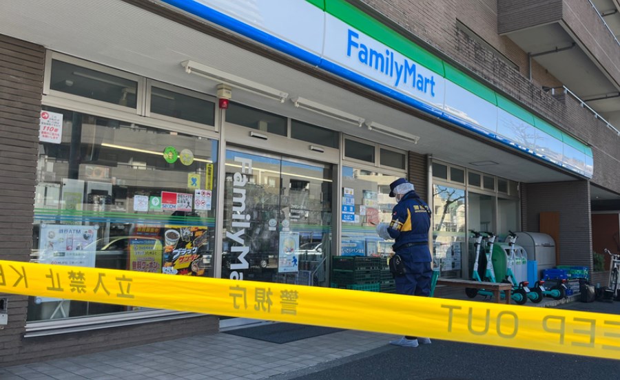 【事件】突然、レジを触り始める…東京・世田谷区のコンビニで強盗未遂　犯人の男が逃走中