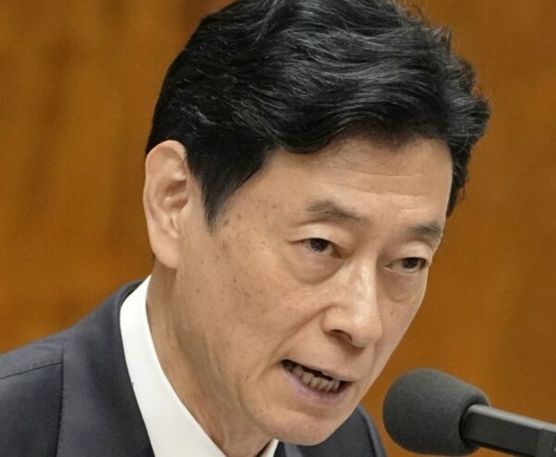 【政治】西村康稔・前経産相の“黒ビキニ秘書官”が私設秘書に復帰していた　永田町が騒然「本人はあっけらかんとした様子」