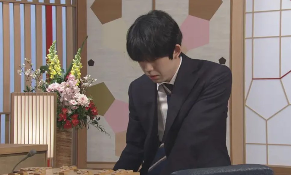 将棋・NHK杯　藤井聡太が佐々木勇気八段に敗れ連覇逃す