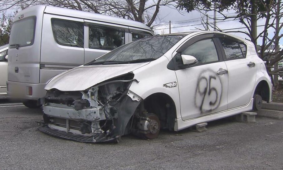 【迷惑行為】『放置自動車』がスーパーの駐車場にずらり　夜中には“物色”する人や寝泊まりする人も！？「ナンバープレートがない車も多く、捨てる気満々なんだろう」店側が頭を悩ますも警察は撤去できず