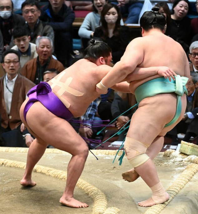 【大相撲】新入幕の尊富士が新大関琴ノ若も撃破　大鵬に並ぶ初日から11連勝　110年ぶりの新入幕Ｖ前進