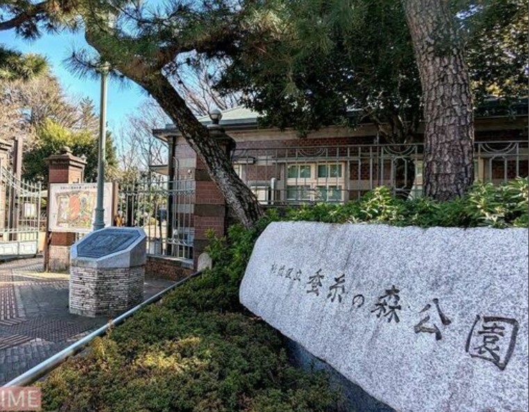 【AV撮影】「おぞましい」小学校の校庭と一体の区立公園でセクシービデオ撮影が物議、同公園は「申請の記憶ない」