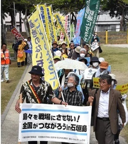 【沖縄】「島が戦場、絶対いや」石垣市で『自衛隊基地』反対パレード　約130人が参加　うるま市からも