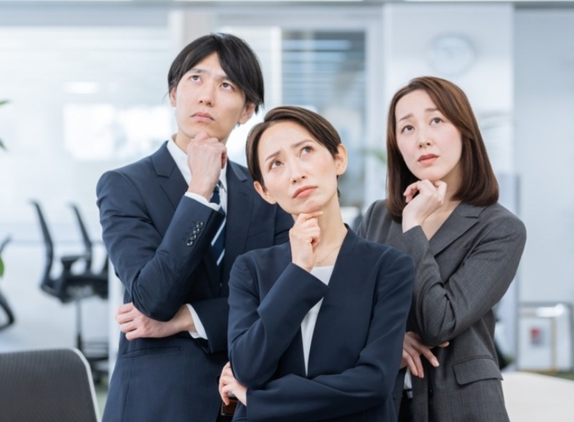 【仕事】自分は「正社員」ですが、「派遣社員」の時給が3000円だと知り驚きました。時給にすると同じなのですが、定時で帰れる派遣のほうが得なのでしょうか？