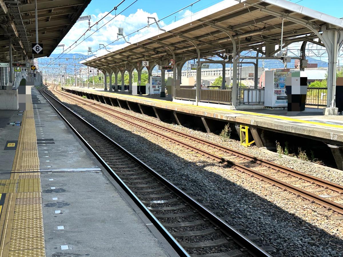 【事故】JR向日町駅で女性が線路内に立ち入り　非常ブレーキ間に合わず死亡　東海道線に遅れ