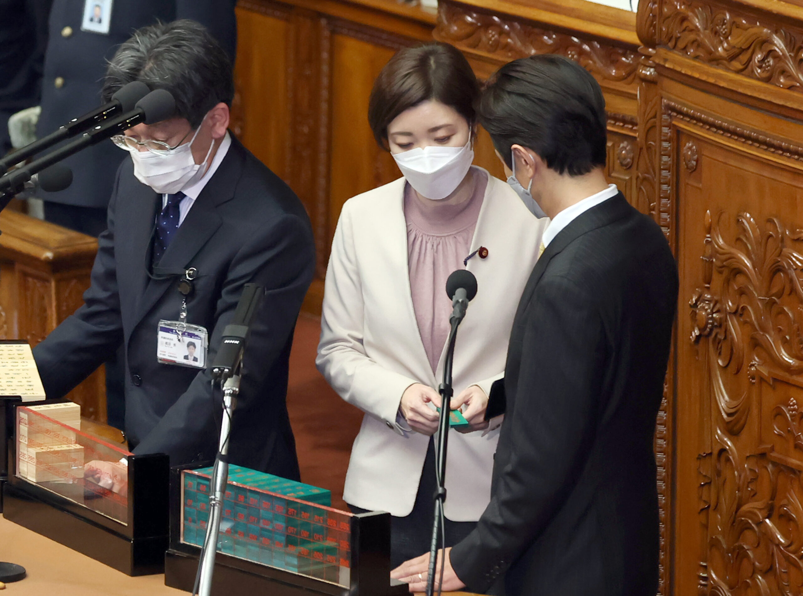 【悲報】れいわ・大石あきこさん、牛歩戦術してたら時間切れになり投票できず