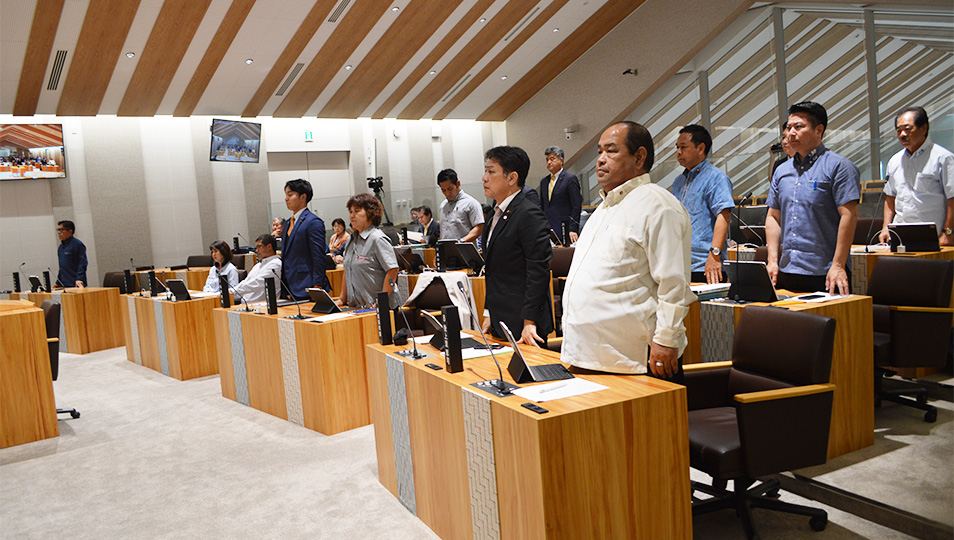 【八重山日報】 尖閣周辺ブイ、即時撤去要請　石垣市議会が意見書「深刻な事態」