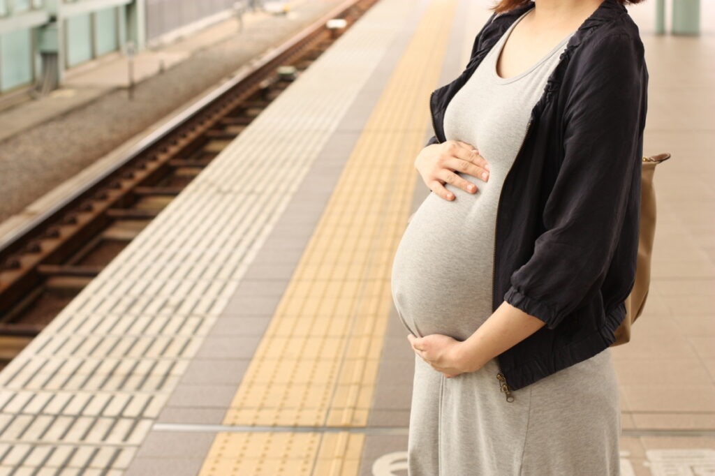 【神奈川県】面識ない妊婦の腹を殴った79歳男を逮捕「酒を飲んでいて覚えていない」