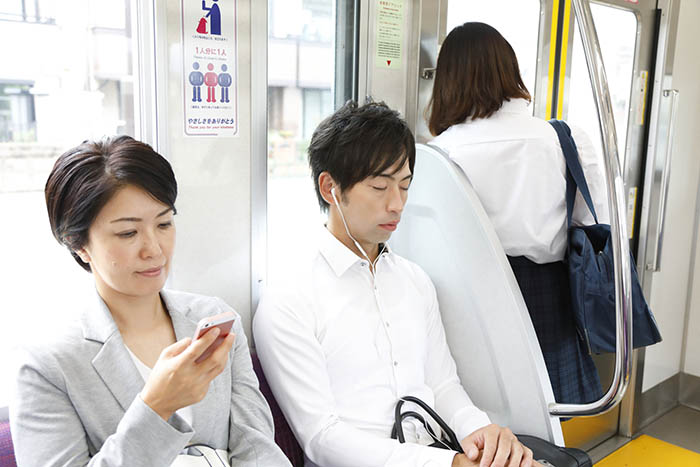 最強人気　電車の「端っこ席」