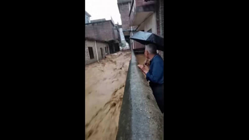 どす黒い竜巻状の雲　暴風雨　中国SNS「世界の終わりみたいだ」