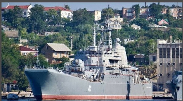 ロシア艦隊に大きな打撃？衛星画像で被害状況が明らかに ウクライナ軍が大規模攻撃　イギリス国防省が衛星画像を公開