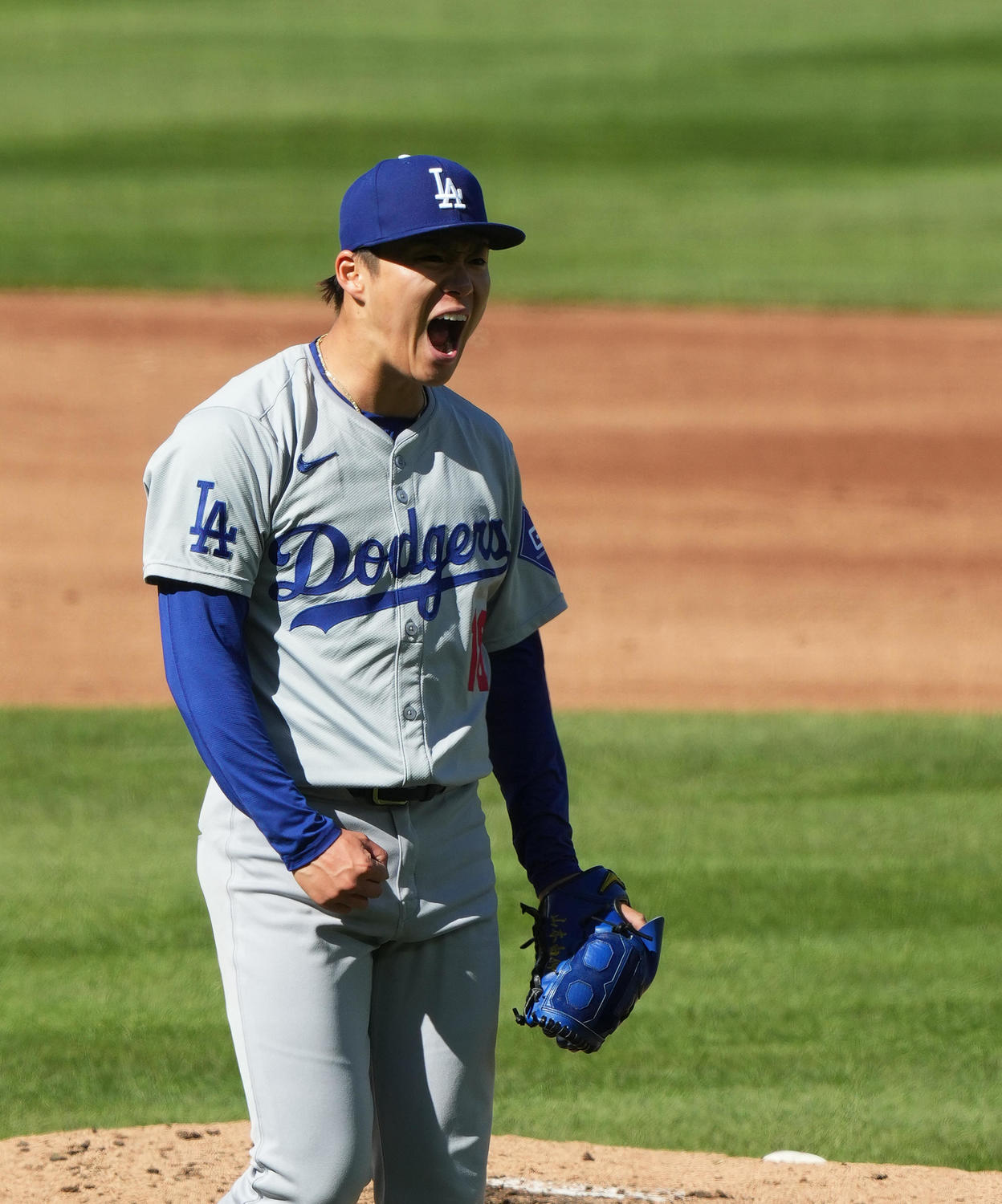 【MLB】山本由伸がメジャー初勝利　初回無死満塁３者三振斬りから５回３安打無失点８Ｋ　誠也も抑えた