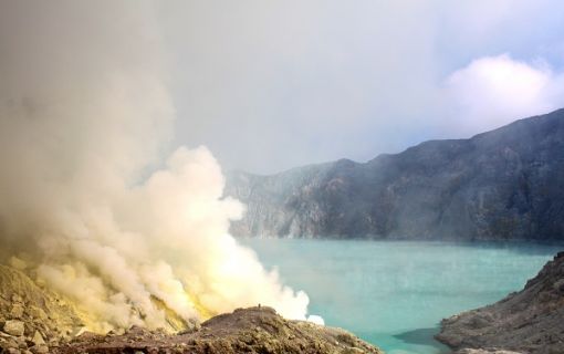 【事故】人生最高の写真を撮ろうとして…中国人女性、インドネシア火山噴火口から転落死