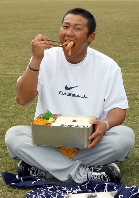 【画像】中田翔の弁当、今見てもデカすぎる