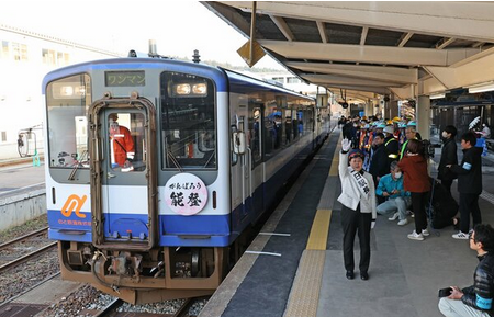 能登半島大震災で全線被災した「のと鉄道」全線運行再開