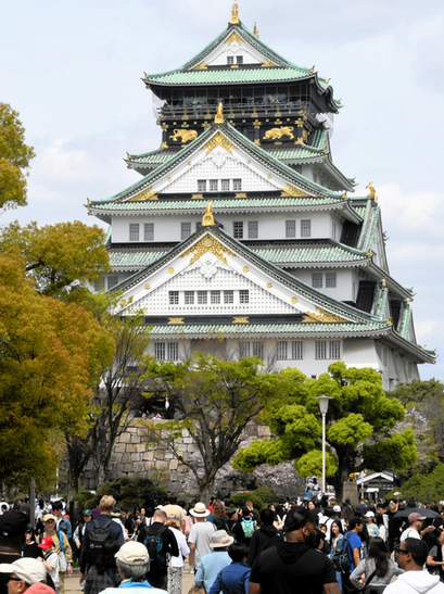 【朗報】大阪城「観光客の殆どは外国人なので入場料2倍にします」