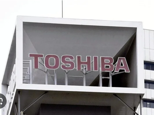 東芝、従業員4000人削減　川崎に本社移転へ