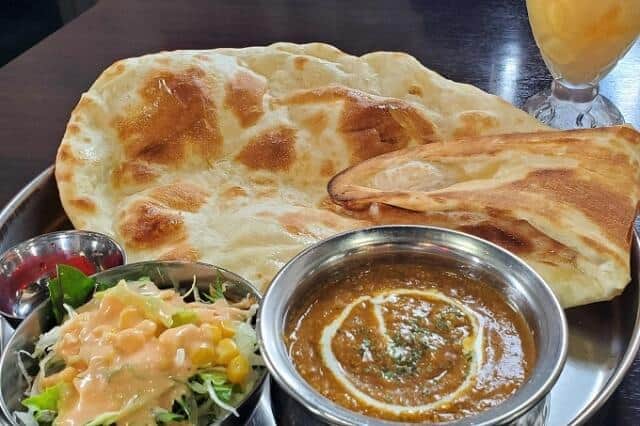 【インドカレー】インド料理店「ナンお代わり無料」でもうかっている？　気前のいいサービスの裏にしたたかな計算