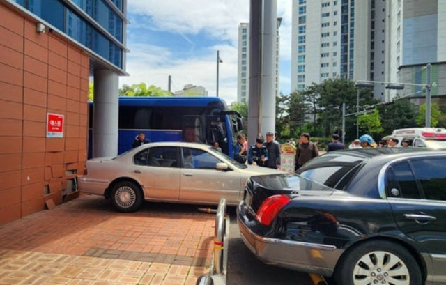 90代の運転者がバックで突進…高齢者4人をはね80代が死亡＝韓国報道