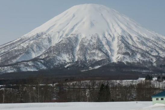 北海道・羊蹄山で30代とみられる男女３人寒さのため身動き取れなくなる　８合目から９合目付近で救助待つ ケガ無し