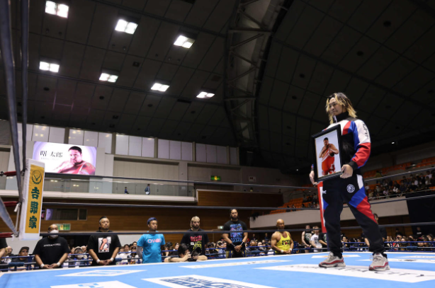 【新日本】曙太郎さんの追悼セレモニー　全選手がリング囲み追悼の10カウントゴング鳴らされた