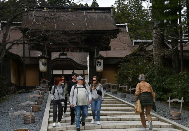 【社会】2600人の町に観光客140万人が殺到…インフラ維持の限界、高野山に「入山税」導入へ