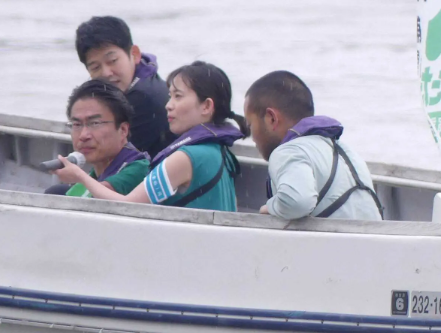 乙武洋匡氏の街頭演説会で陣営男性を突き飛ばしか　暴行容疑で男逮捕　東京１５区補選