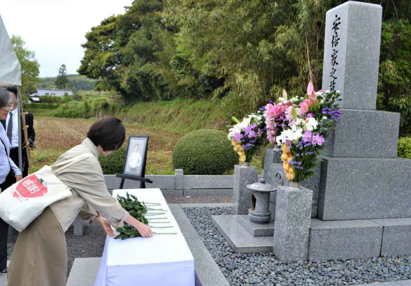 再）【台湾の立法委員らが安倍晋三元首相の墓参り】「台日の友好関係を築きたい」