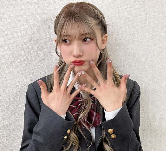 【アイドル】現役アイドルの18歳ゴマキ姪、「人生初ユニバ」ショットを公開→JK時代から“激変”の金髪姿に「とにかくかわいい」「綺麗な髪色」と反響