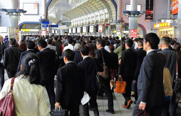 【観光】品川駅「社畜観察カフェ」訪日客に人気