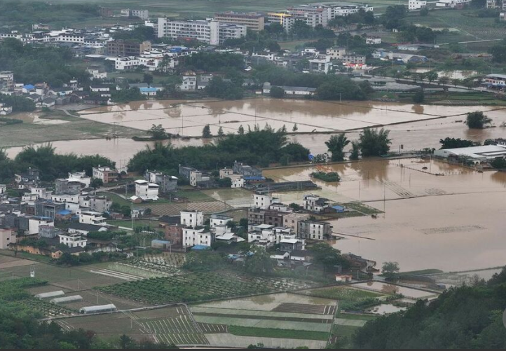 【中国南部で大規模な洪水】集落や農地が浸水被害、行方不明者多数