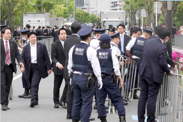 再）【やっぱりあの党】選挙妨害で諸派新人ら警告　東京１５区補選で警視庁　別陣営の街頭演説中に大音量で演説