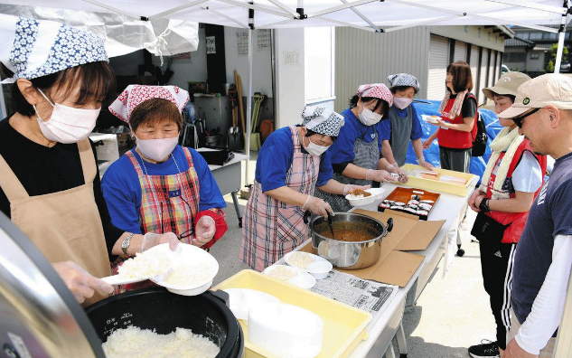 ボランティアへ 恩返しのカレー　能登町 松波館下婦人会が炊き出し