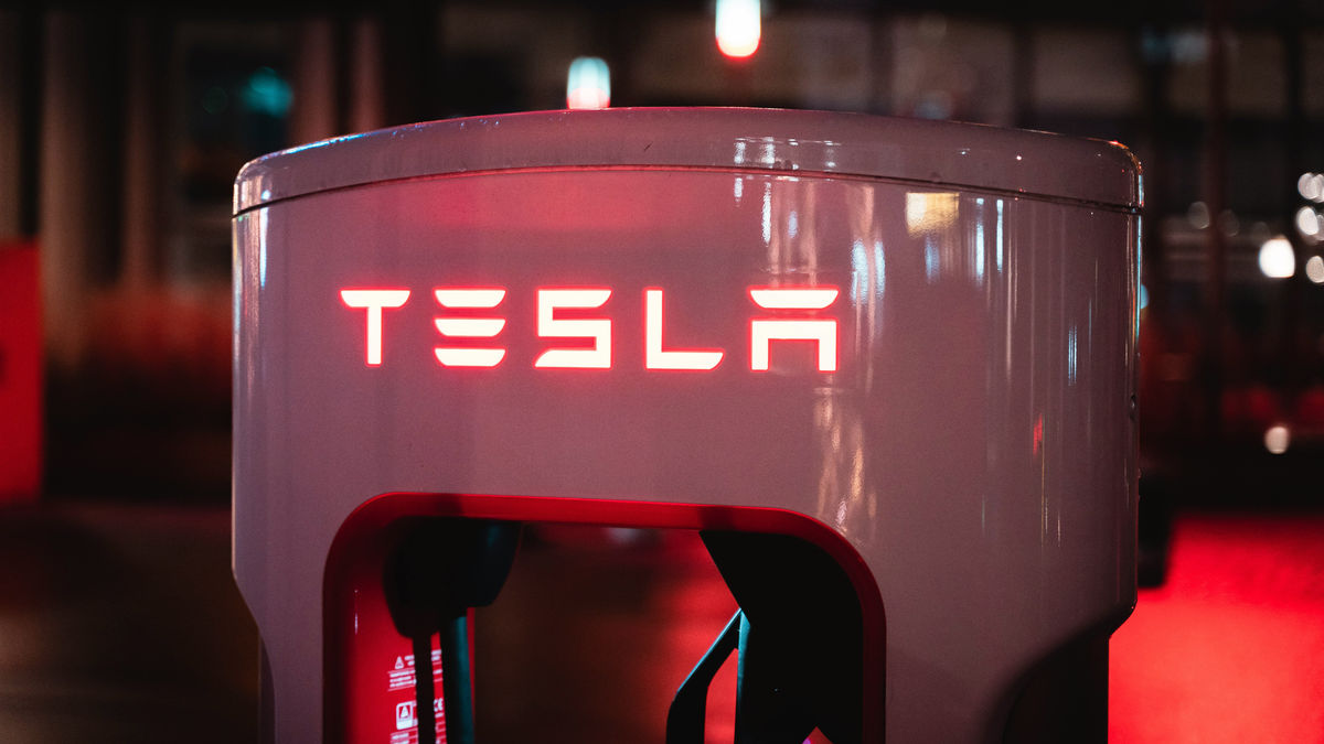 【イーロン・マスク】テスラ充電部門ごと消滅！500人解雇　朝起きたらメールアクセス不能