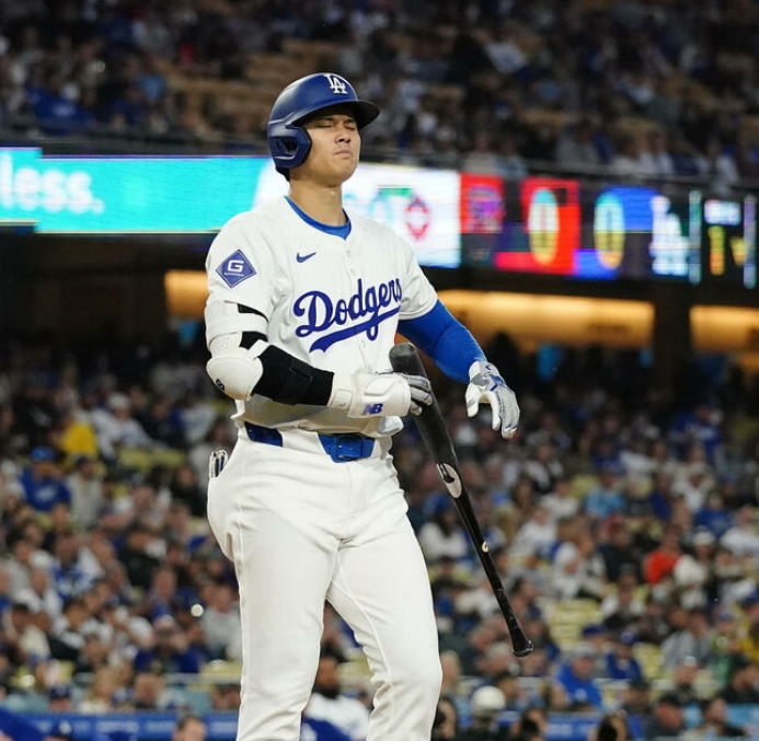 【ＭＬＢ】大谷翔平が一塁ベース上で咳き込む姿にSNS上で体調を心配する声「無理しないで欲しい」