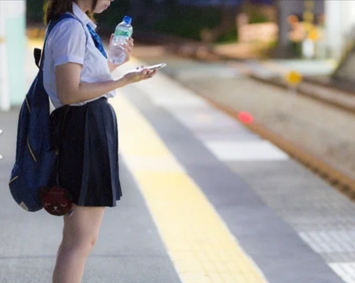 【悲報】女子中学生(14)が電車に飛び込み自○