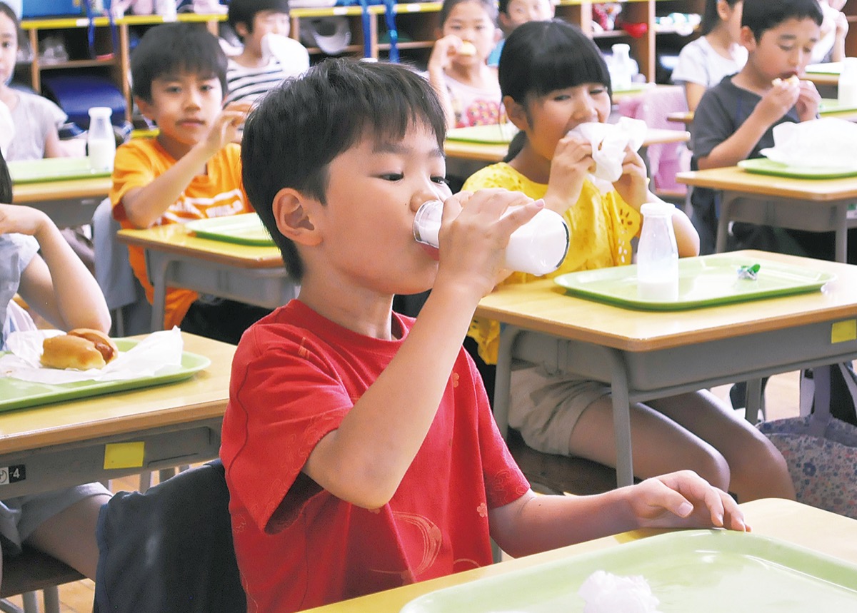 「牛乳の味が…いつもと…ちがっ…ゲフッ！！！」