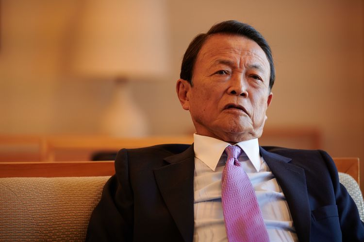 麻生太郎「海外旅行にでも行かない限り、円安になって困る日本人はいるんですか？」