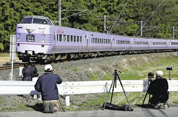 【迷惑行為】「撮り鉄」迷惑行為、やくも「リバイバル車両」…注意すると逆ギレ