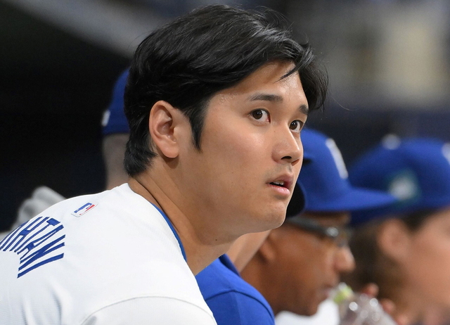 【ドジャース】大谷翔平にチームメートがドッキリ？八回第４打席で代打？ロハスがネクストへ→大谷が固まる→テオが大爆笑