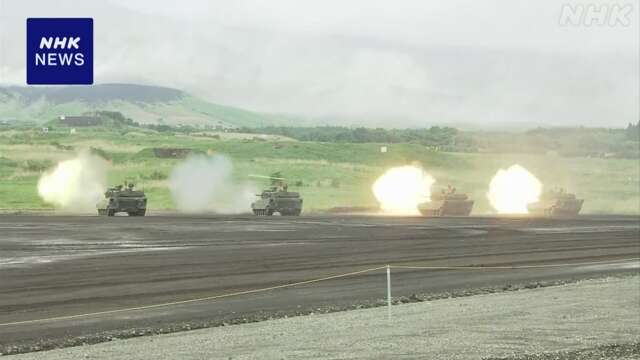 陸上自衛隊 実弾を使った大規模な射撃演習 静岡 東富士演習場