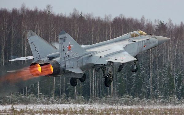 【ロシア軍、クリミアで戦闘機4機撃破される大損害】「虎の子」 MiG-31迎撃戦闘機も初めて失う