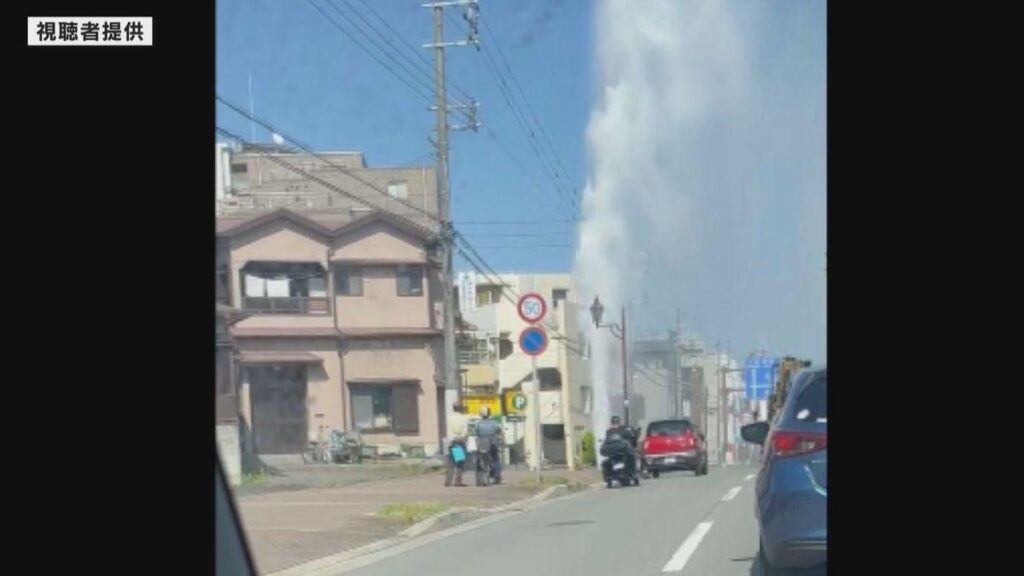 【速報】神戸で水道破裂、お前らの想像の3倍は水が噴き上がってる